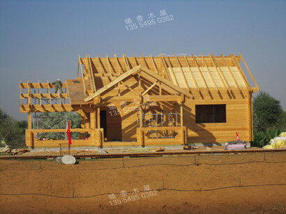 湖南衡陽客戶大型簡易井干式木別墅施工安裝