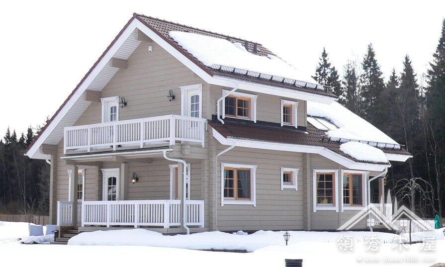 在工廠對(duì)木屋的簡(jiǎn)單拼裝