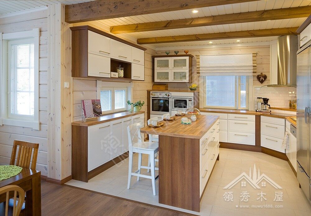 施工現(xiàn)場(chǎng)工人們非常辛苦