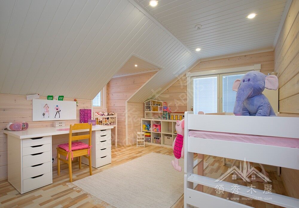 我們的服務(wù)工程感動(dòng)客人，客人邀請(qǐng)我們到家做客