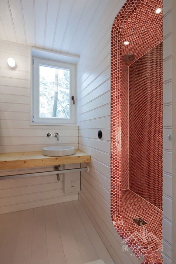 客人對(duì)新木屋拍照留戀