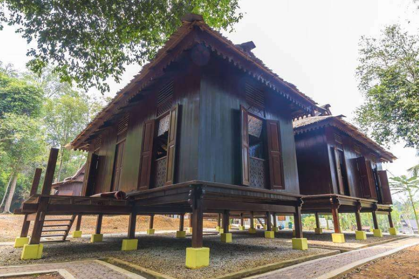 15萬農(nóng)村老式木屋別墅(圖1)