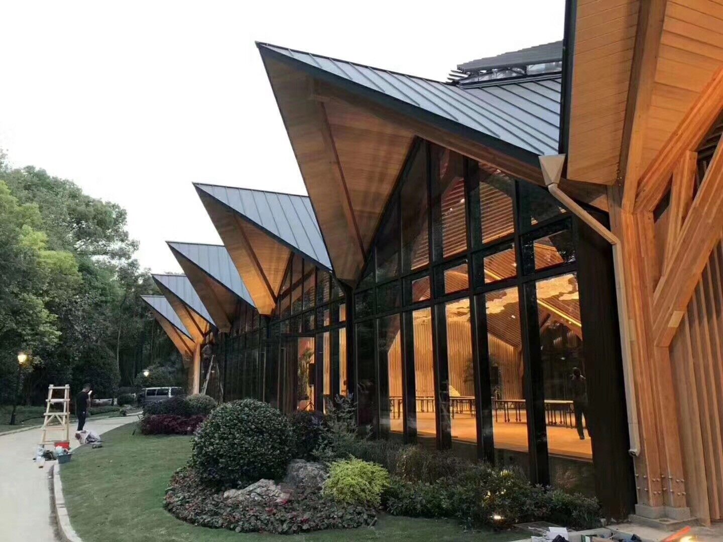 木結(jié)構(gòu)在公共建筑的大量運(yùn)用指日可待(圖2) 木結(jié)構(gòu)在公共建筑的大量運(yùn)用指日可待(圖2)