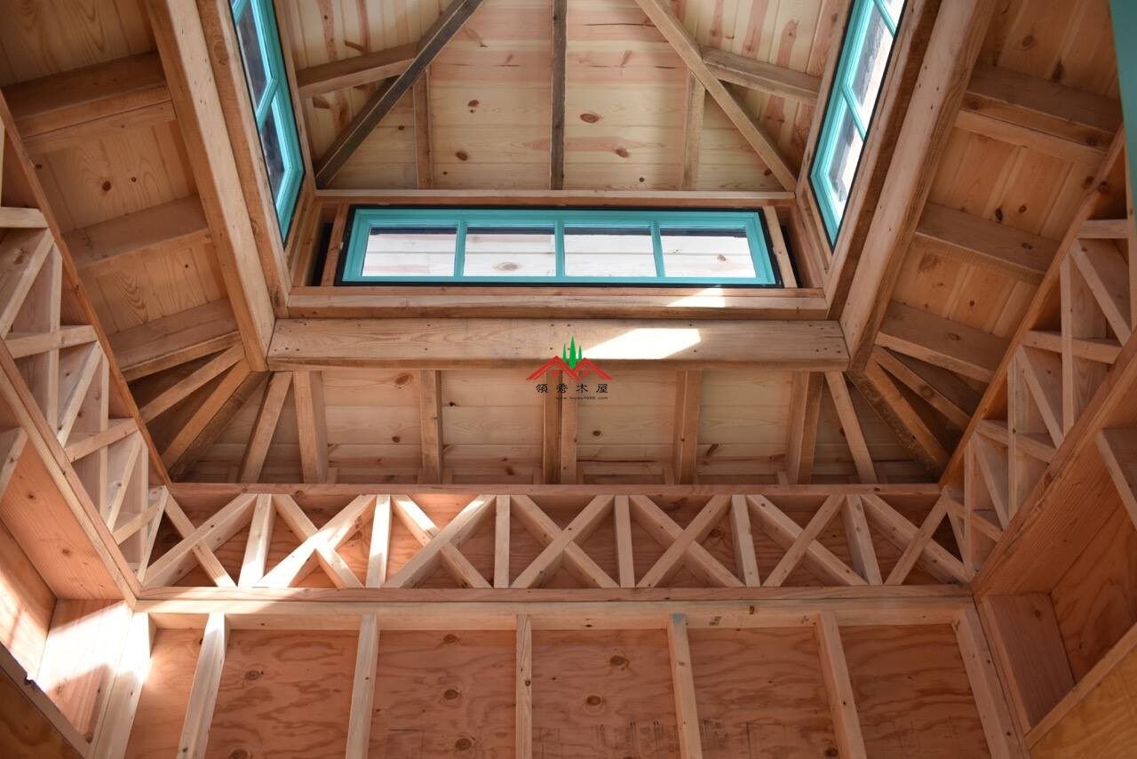 特色雙層屋頂藍(lán)色庭院小樹屋