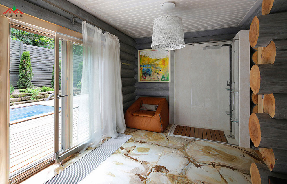 圓形木頭也能做出特色的現(xiàn)代木屋別墅風(fēng)格(圖2)