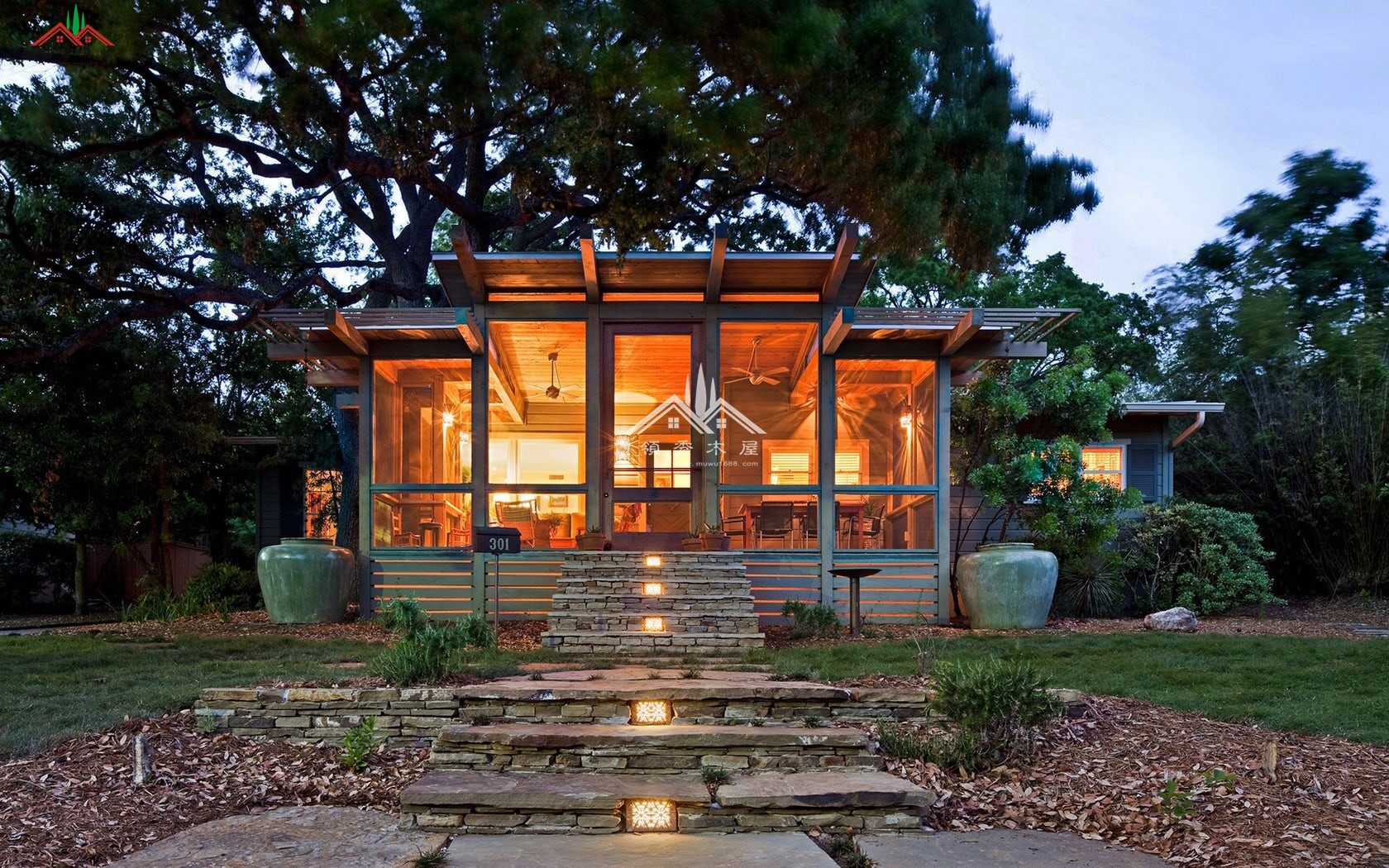 入戶門前改造樹屋客廳