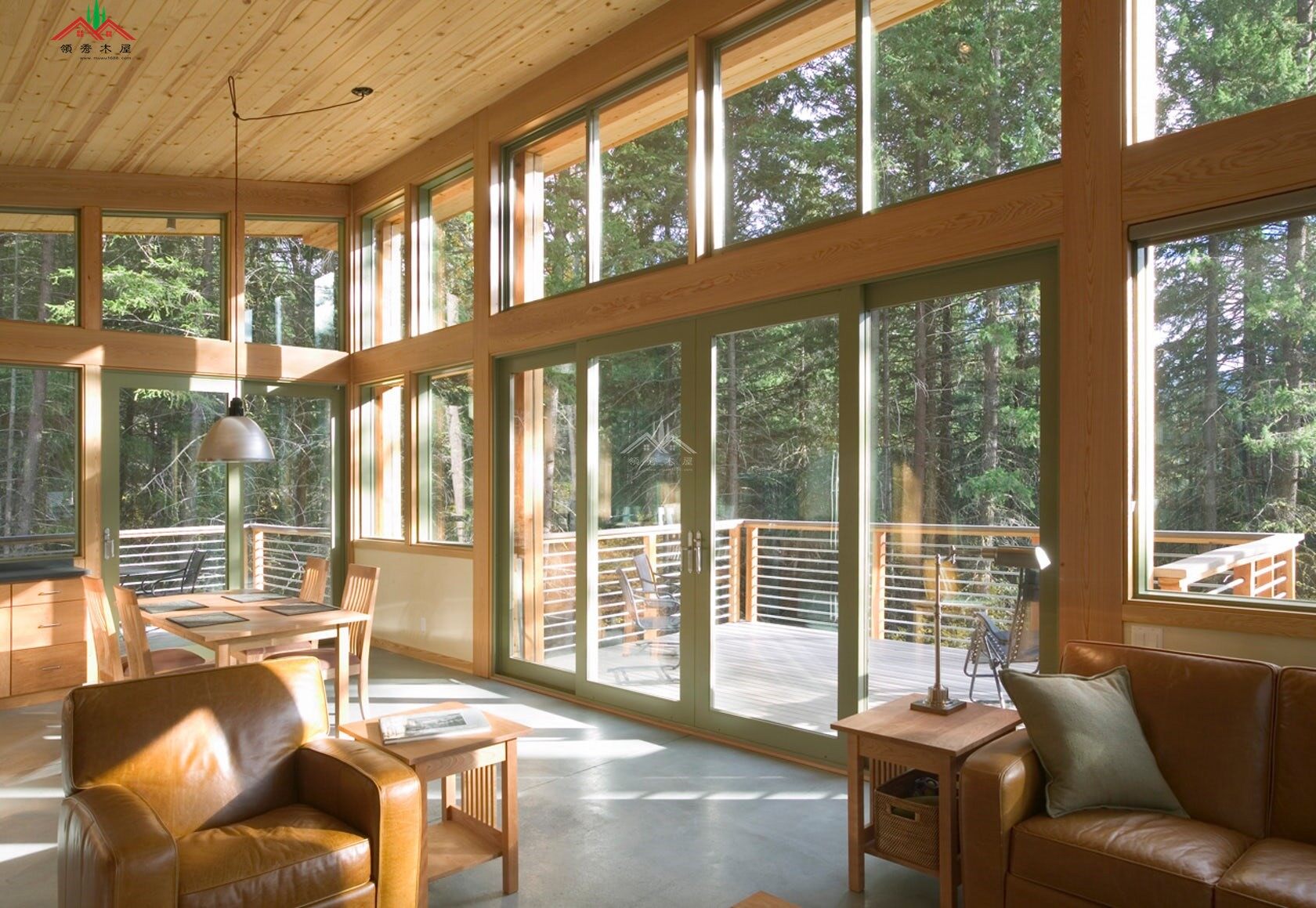 帶地下室混泥土結(jié)構(gòu)的現(xiàn)代風(fēng)格大落地窗平頂度(圖3) 現(xiàn)代風(fēng)格大落地窗平頂度假木屋