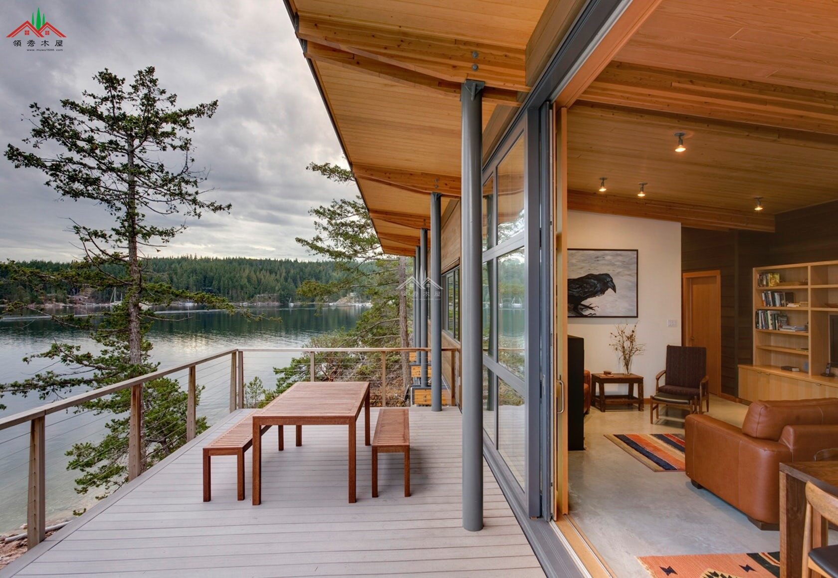 水庫邊吊腳木屋