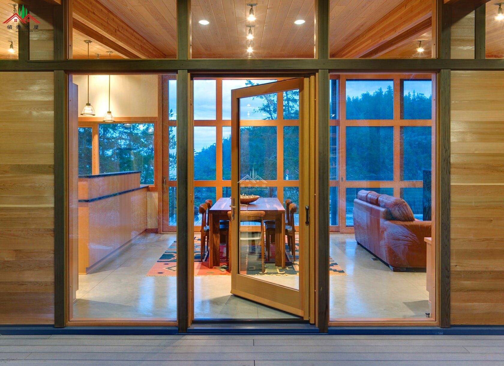 水庫邊吊腳木屋