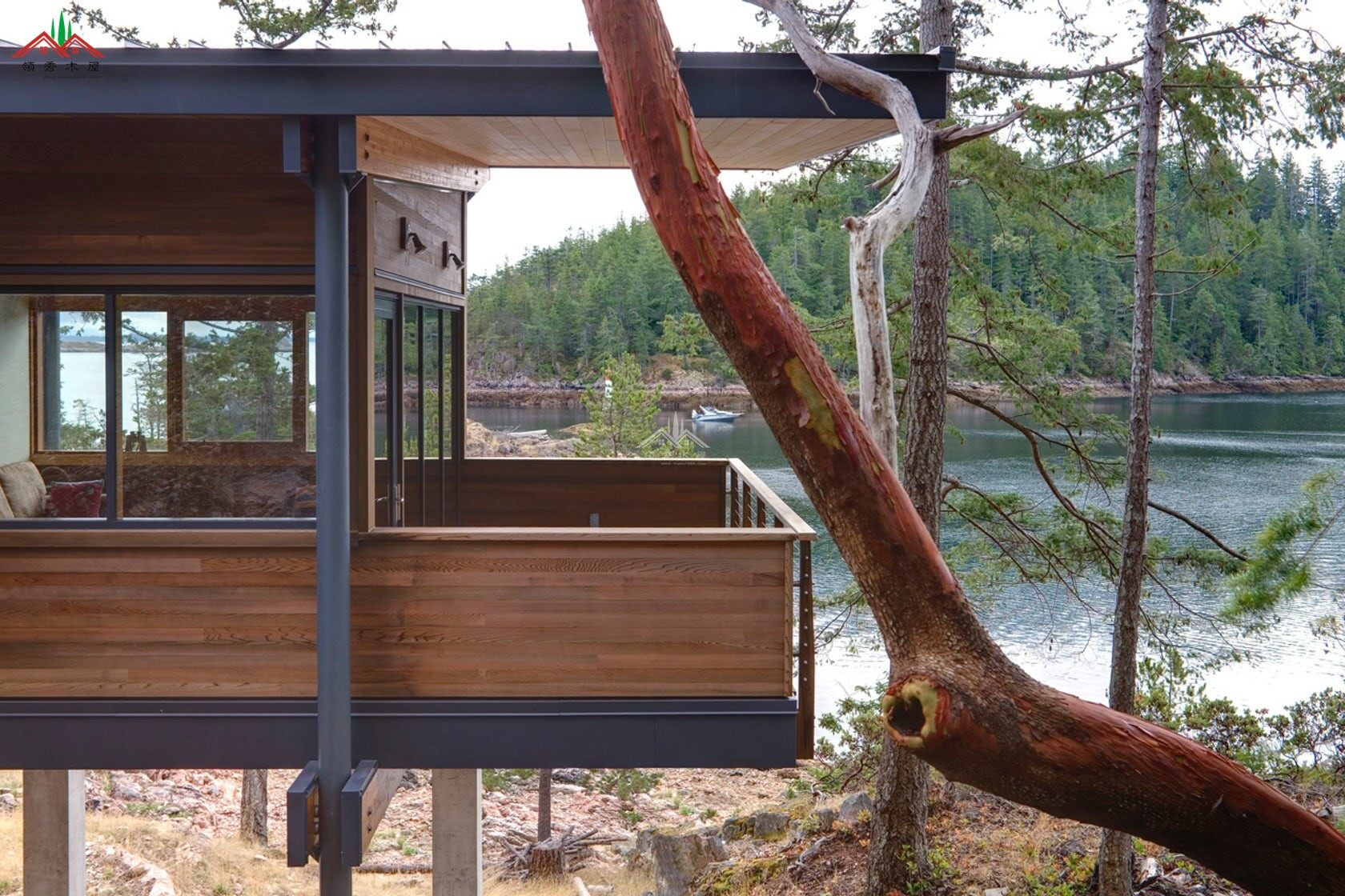 水庫邊吊腳木屋