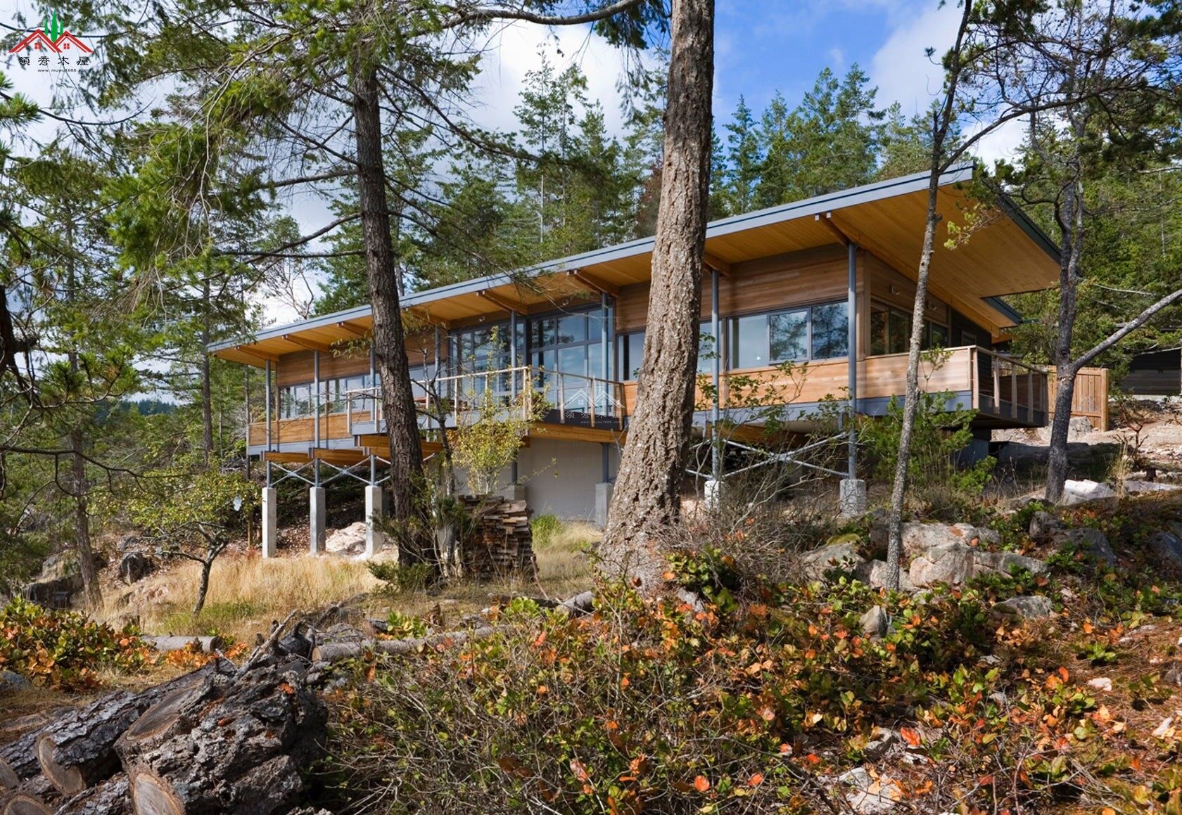 水庫邊吊腳木屋