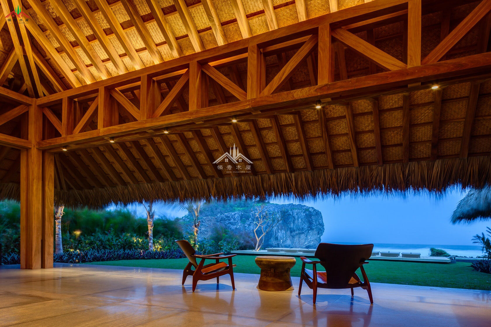 暴露屋頂骨架木屋客廳