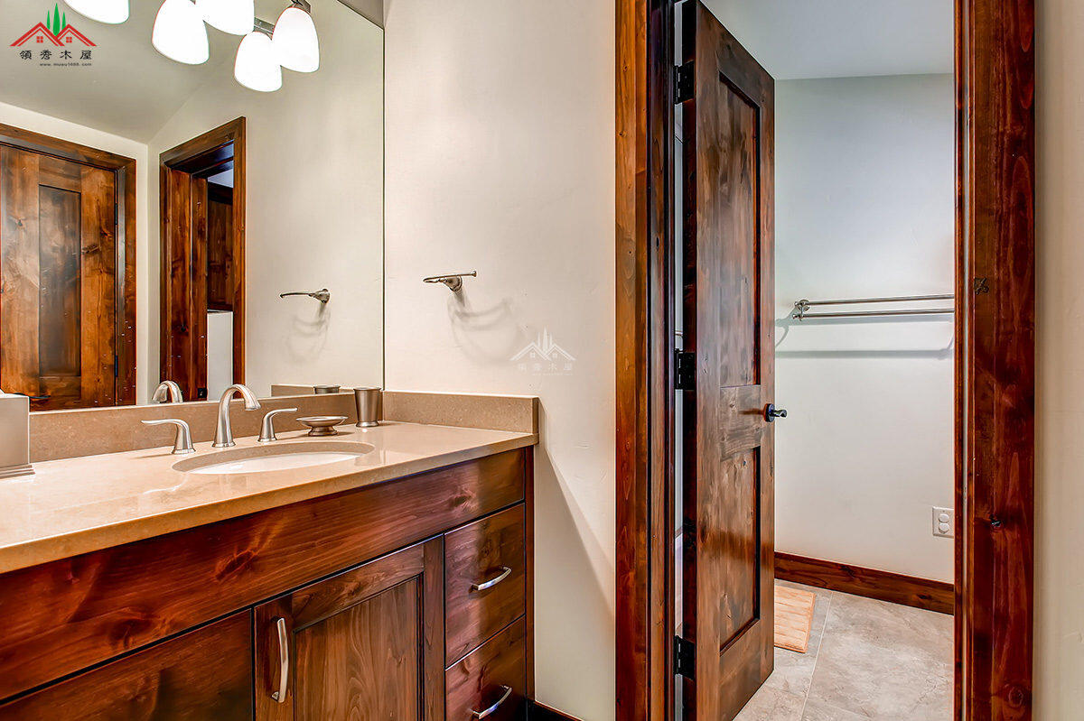 高檔梁柱木屋別墅酒店