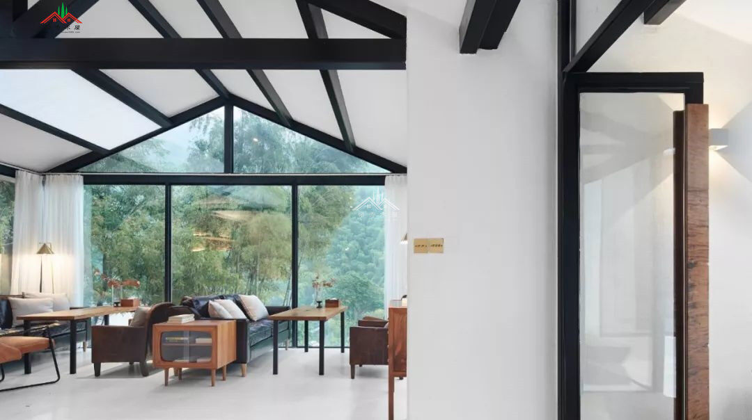 簡(jiǎn)約混磚木屋