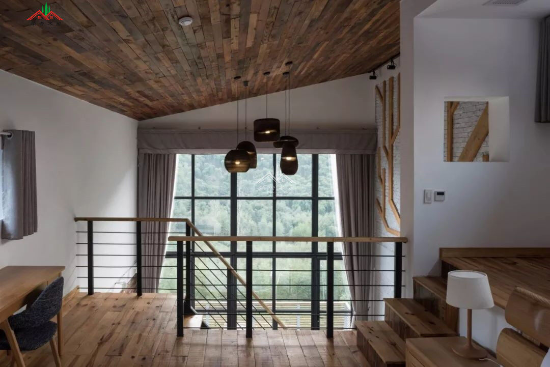 簡(jiǎn)約混磚木屋