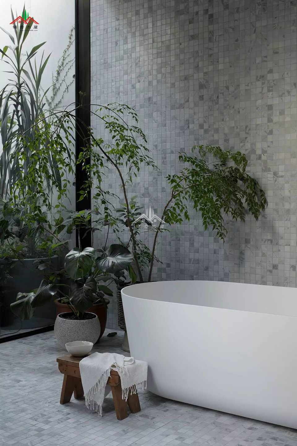 簡(jiǎn)約混磚木屋