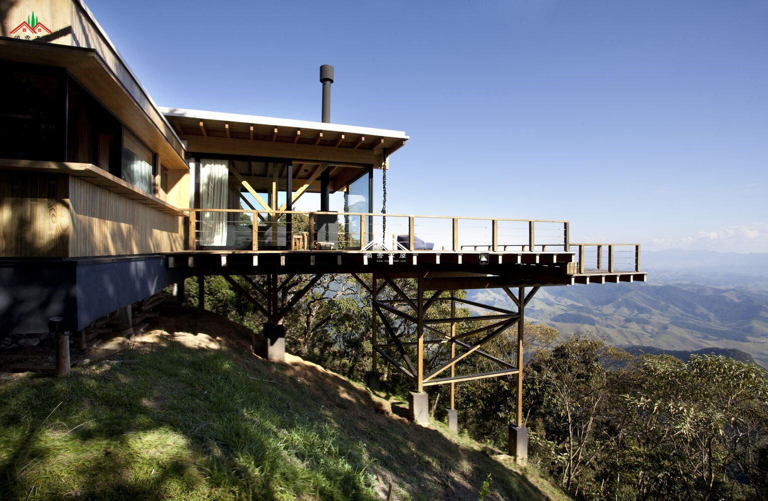 斜坡平頂度假木屋