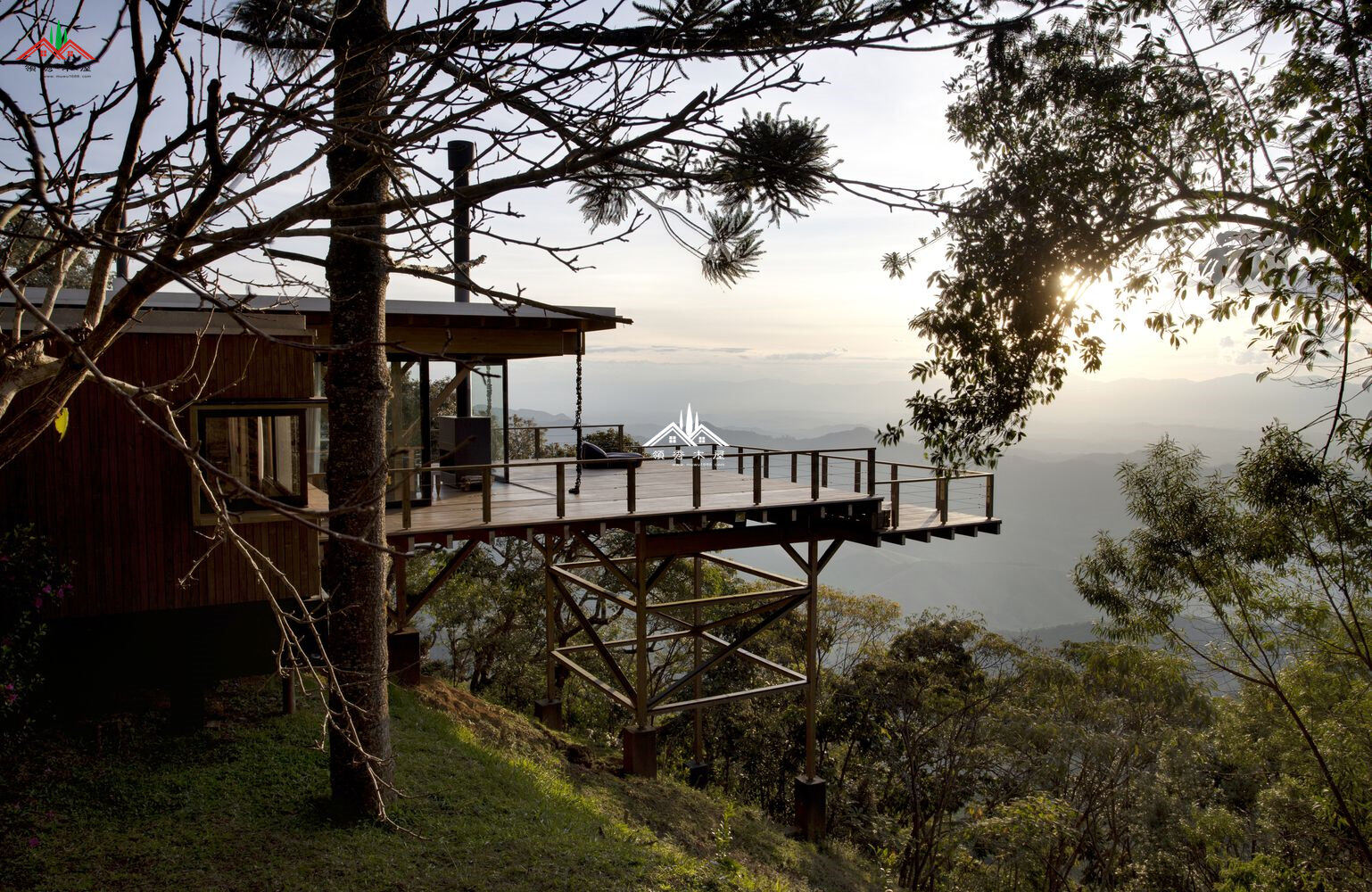 斜坡平頂度假木屋