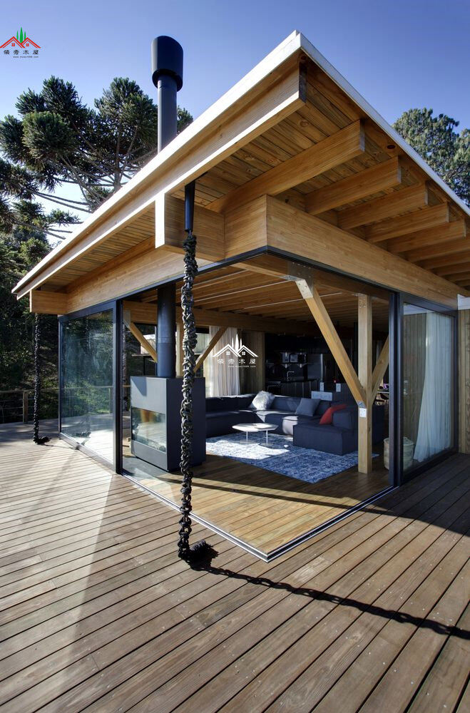 斜坡平頂度假木屋