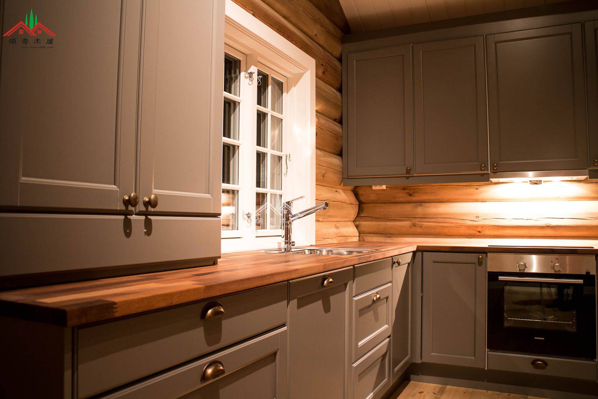 屋頂可以長(zhǎng)綠色植物的重型木刻楞木屋別墅