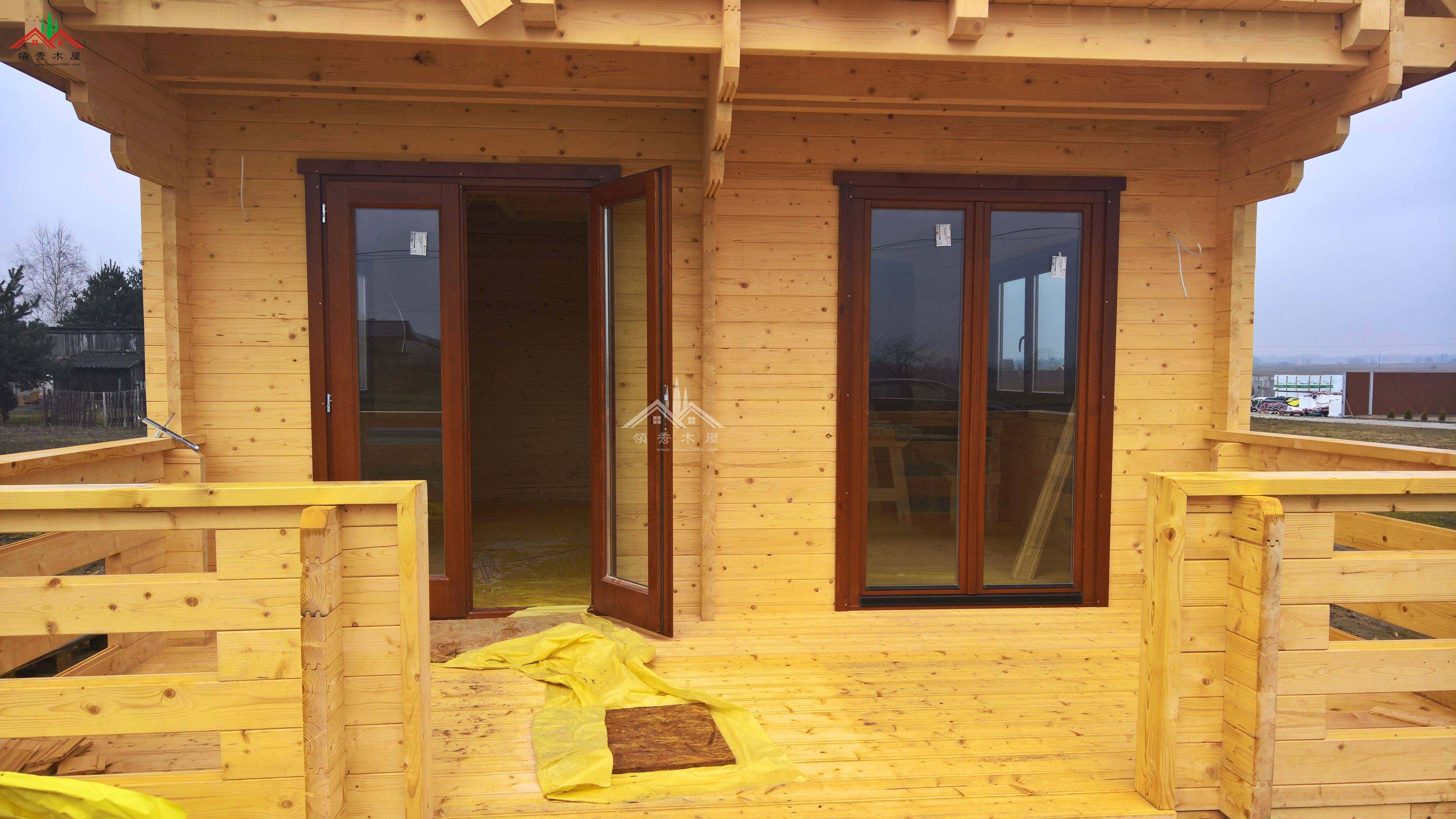 出口海外帶閣樓度假小木屋