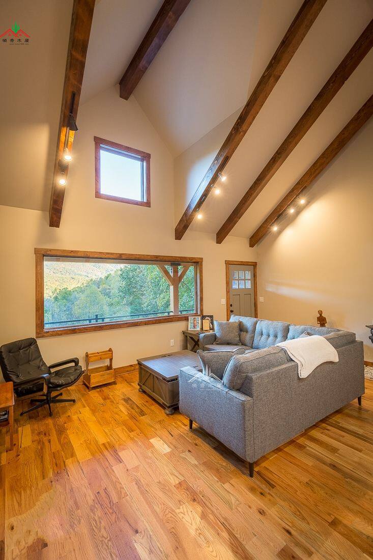 梁柱型雙層木屋別墅