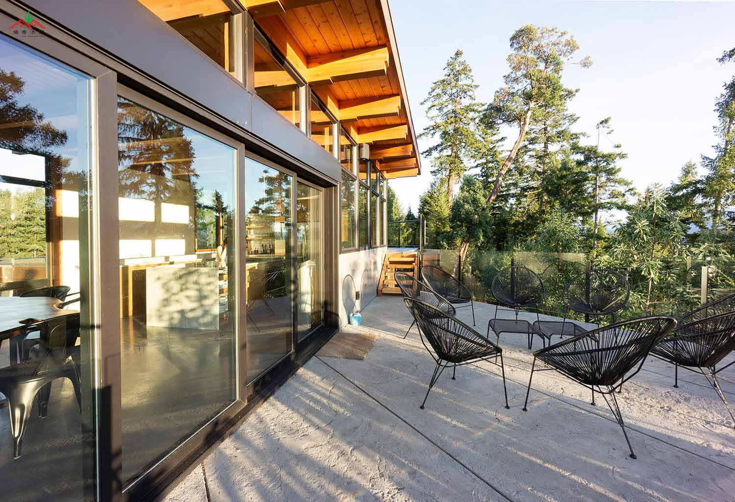 花旗松現(xiàn)代風(fēng)格木屋