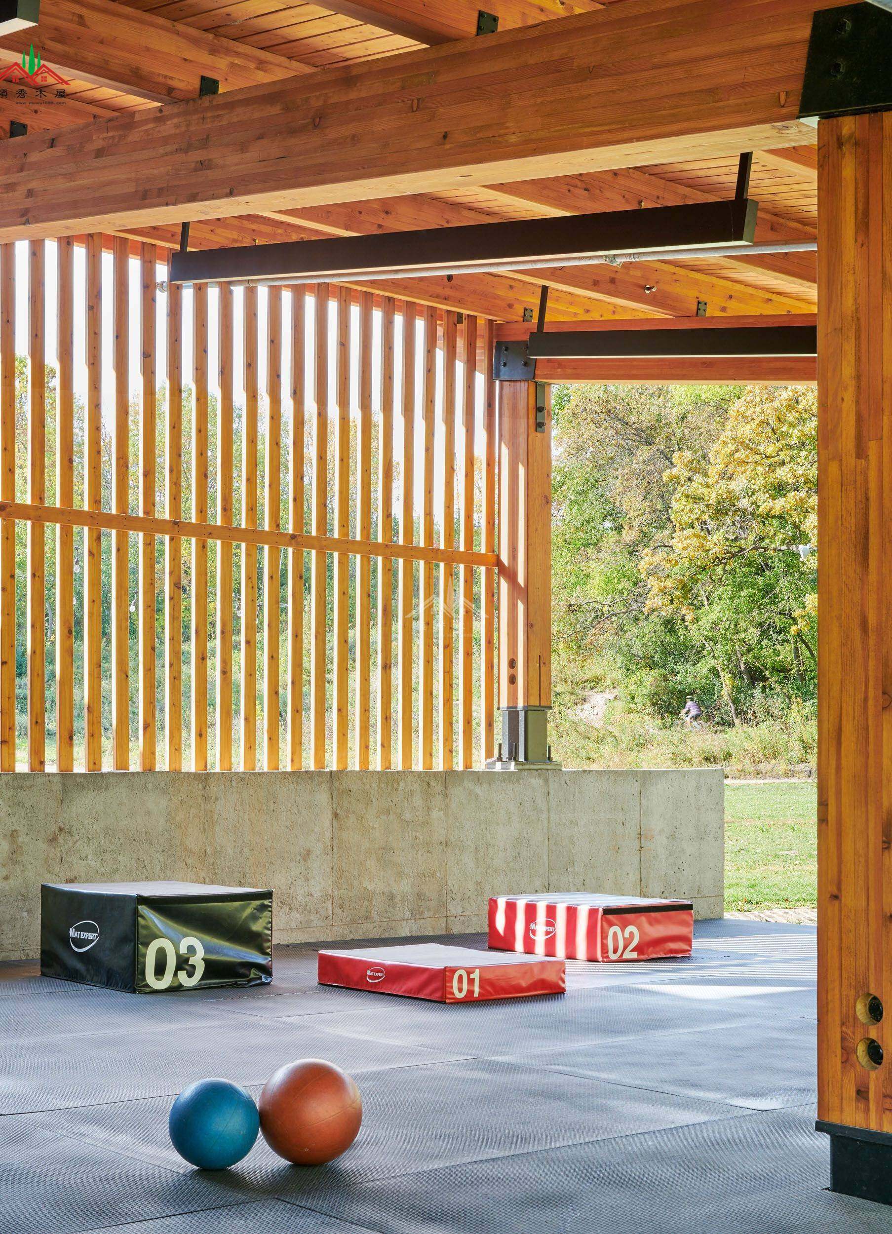 公園主題木結(jié)構(gòu)活動(dòng)中心