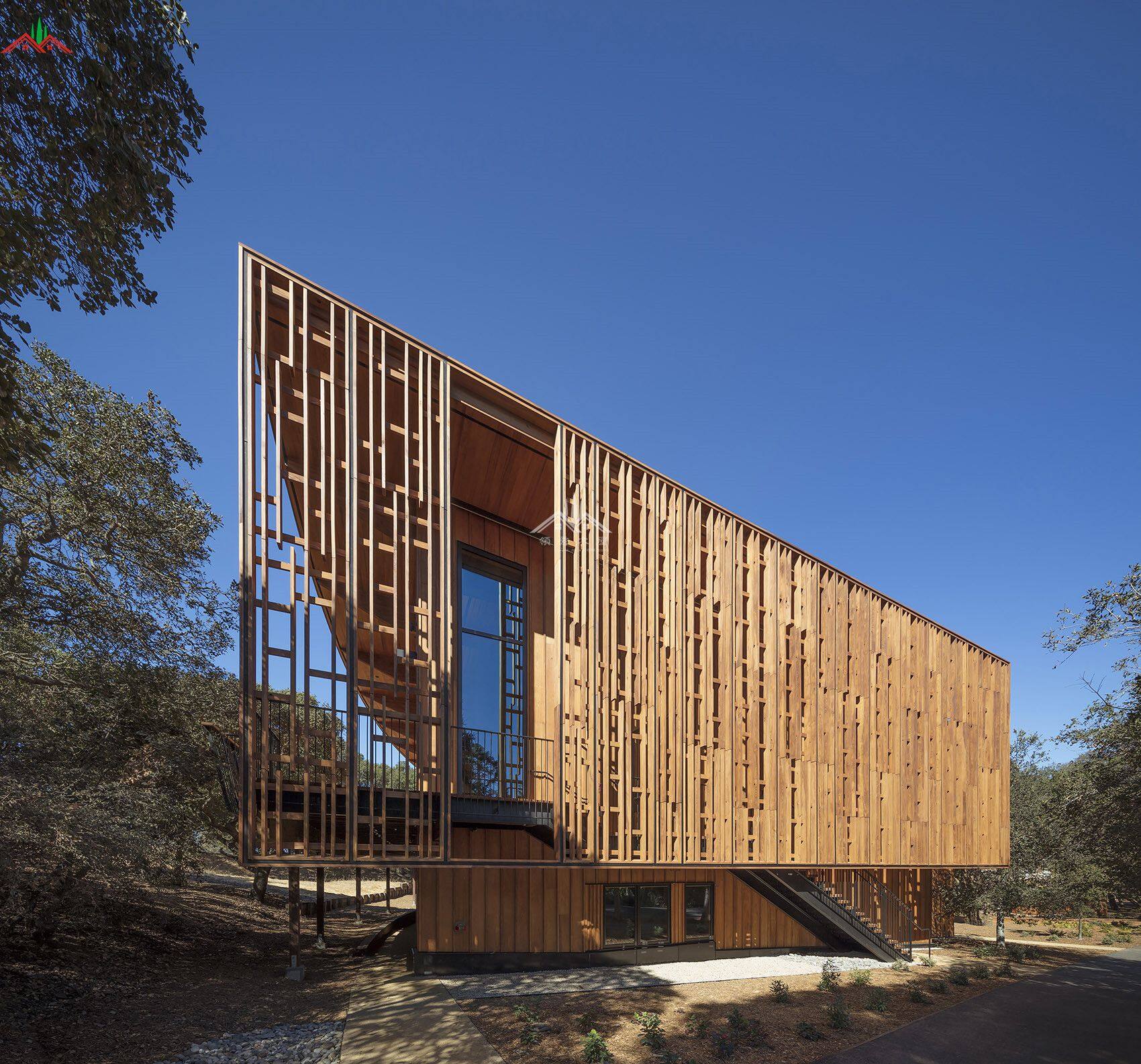 木結(jié)構(gòu)學(xué)校