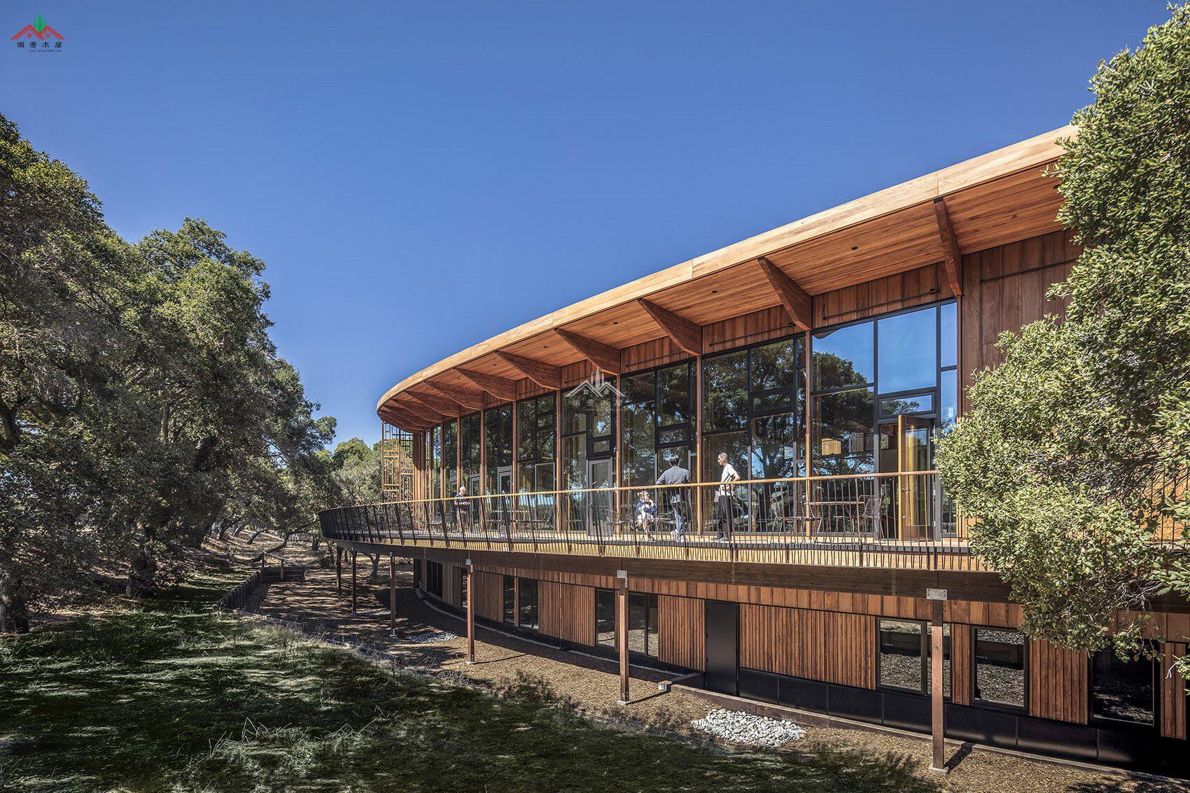 木結(jié)構(gòu)學(xué)校