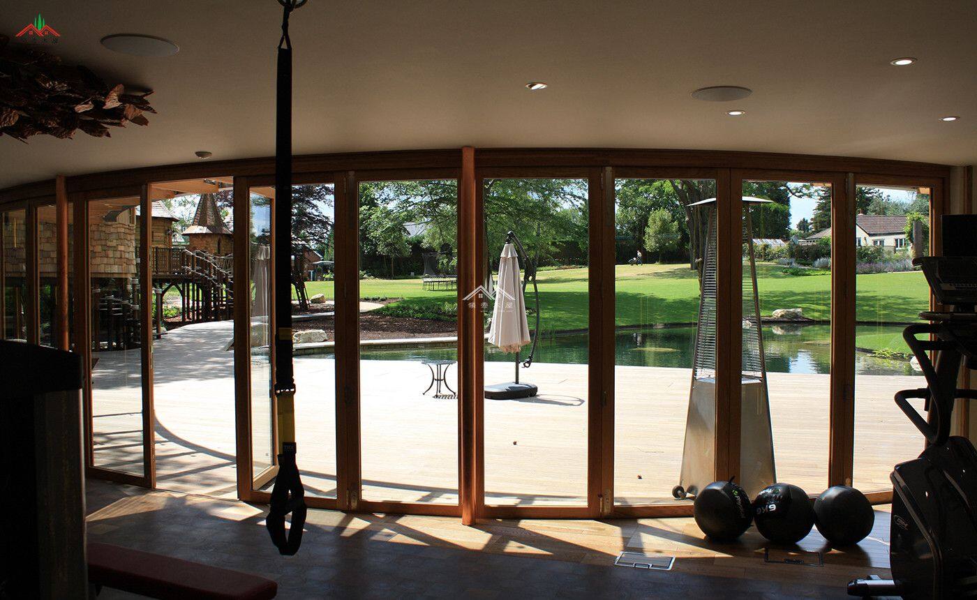 弧形木結(jié)構(gòu)健身房