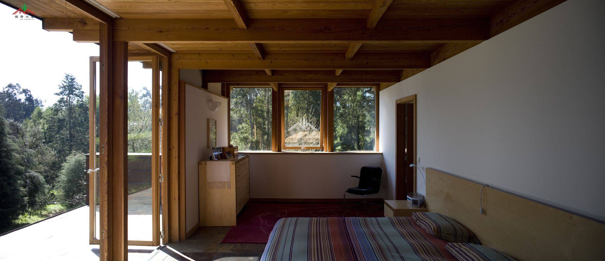 木結(jié)構(gòu)會(huì)所木屋