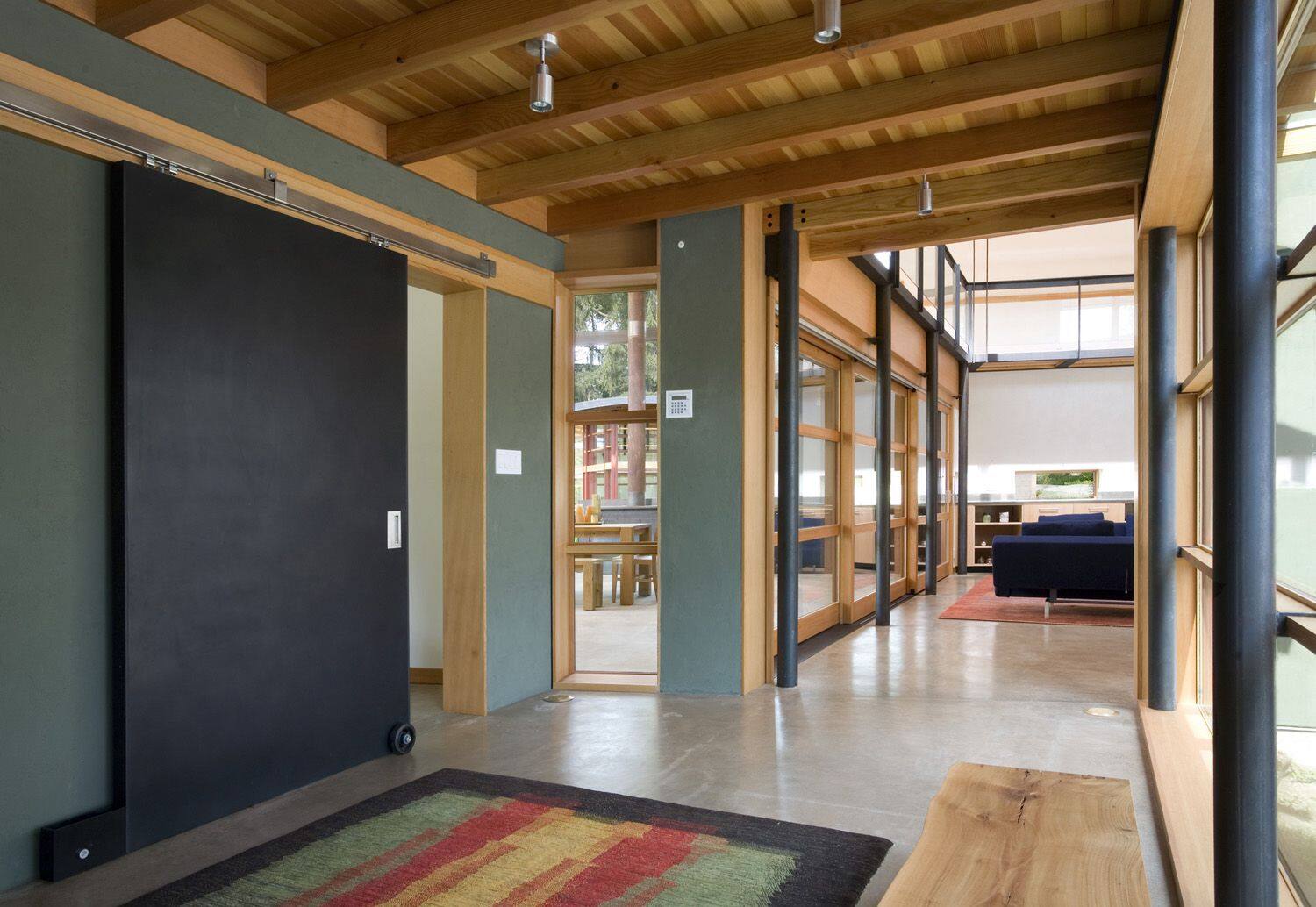 鋼木梁柱結(jié)構(gòu)接待中心木屋