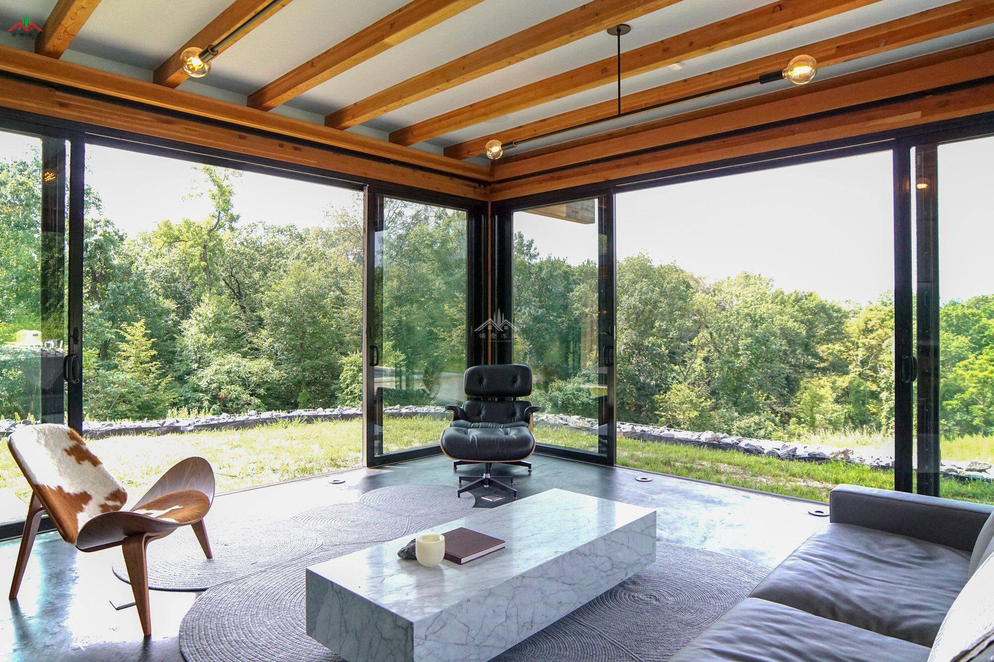 平頂混凝土木材結(jié)合的特色木屋