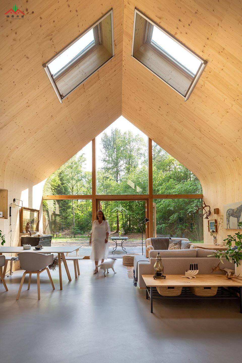 有完美曲線的膠合木木屋