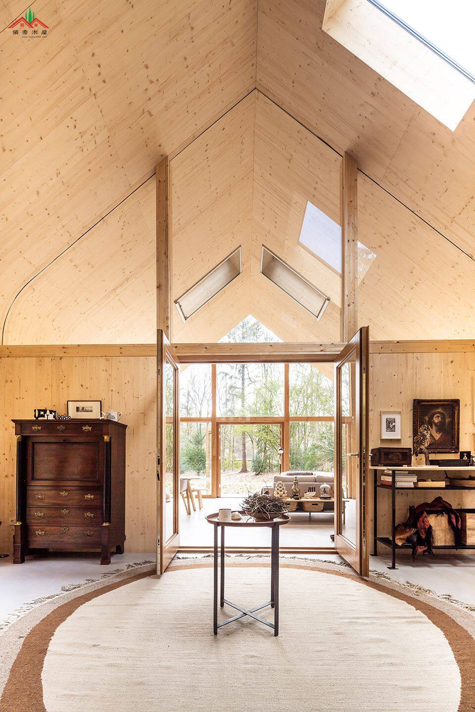 有完美曲線的膠合木木屋