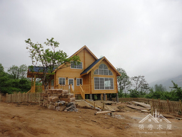 四川木屋別墅建造項(xiàng)目施工現(xiàn)場(chǎng)